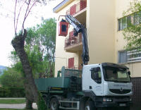 Cesto para pintar fachada en Alameda del Valle